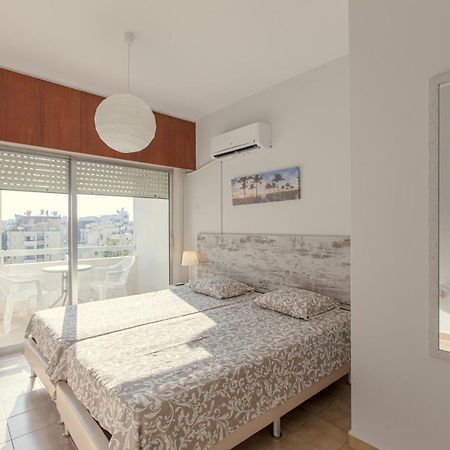 Furnished Seafront Studio Larnaca Exterior photo