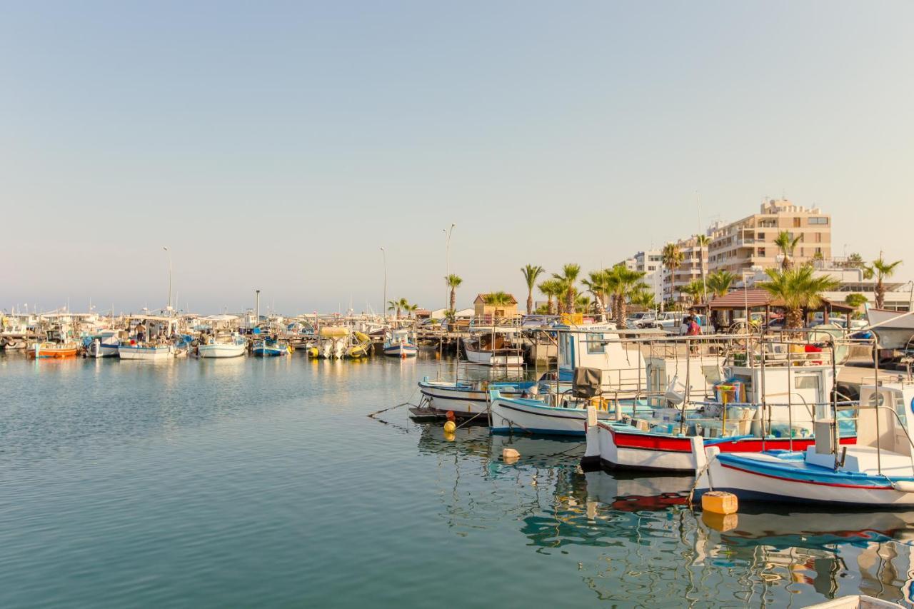 Furnished Seafront Studio Larnaca Exterior photo