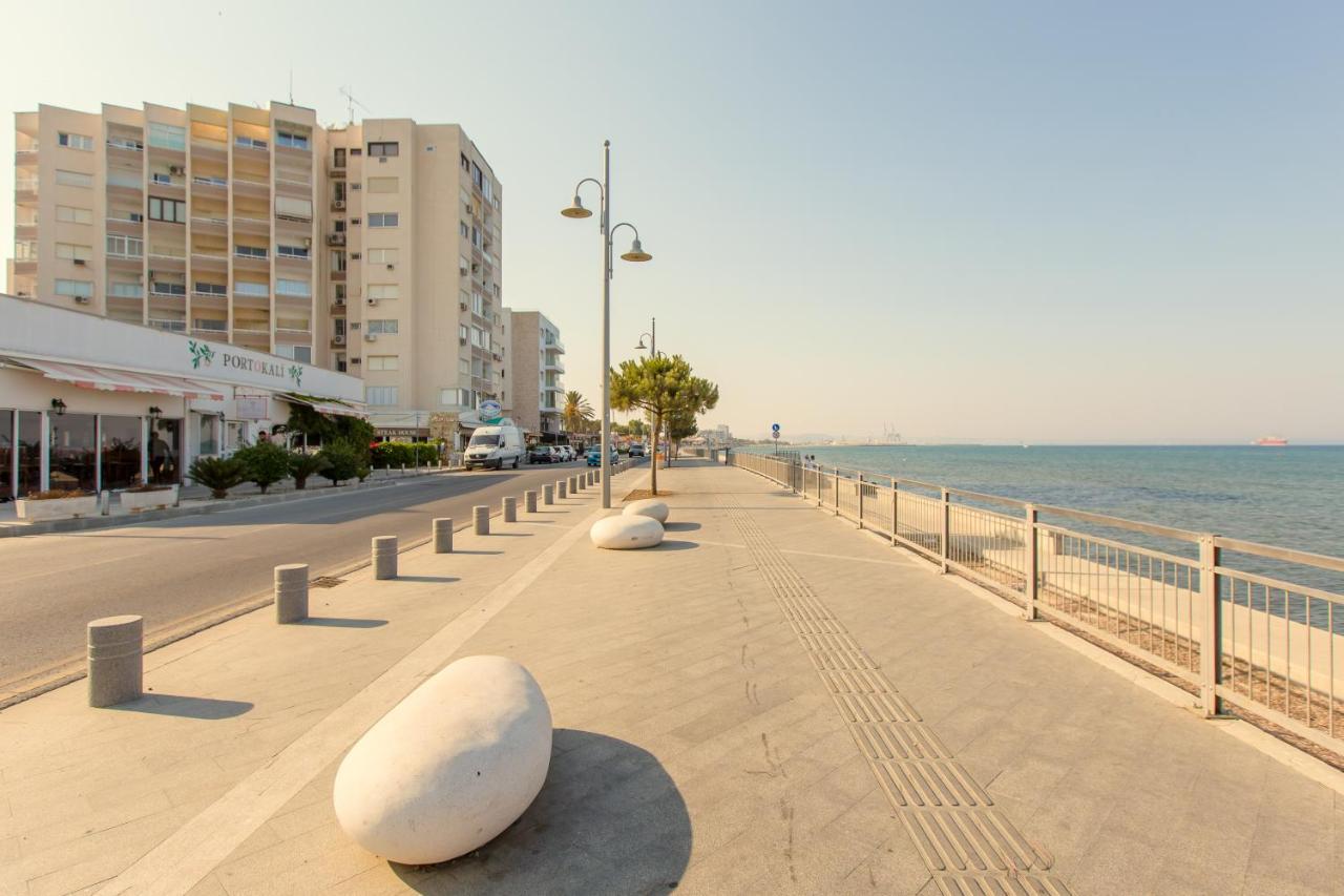 Furnished Seafront Studio Larnaca Exterior photo